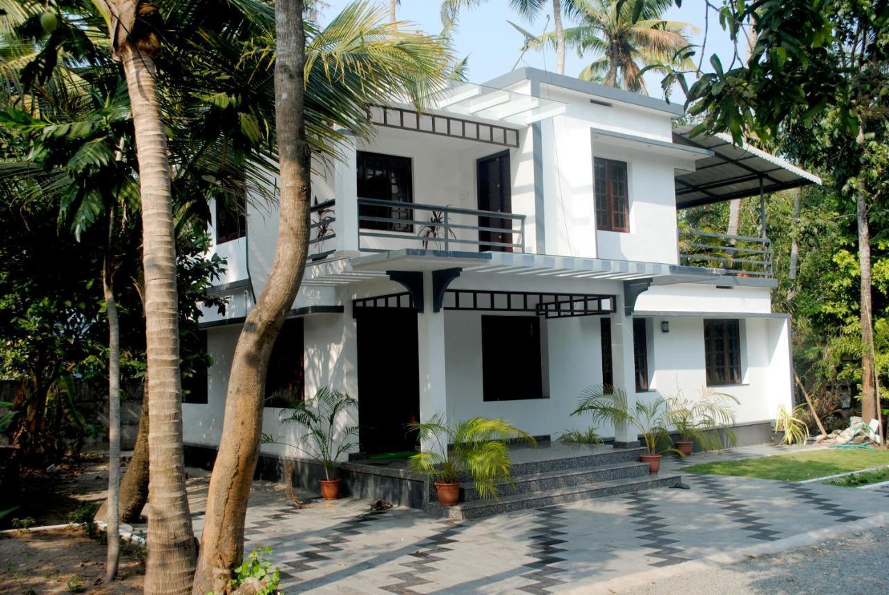 Nice Villa Irimbranallur エクステリア 写真